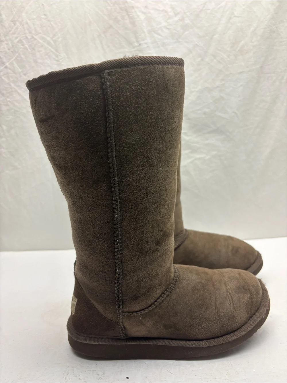 UGG Classic Tall Boots, size 3 little girl, box 68
